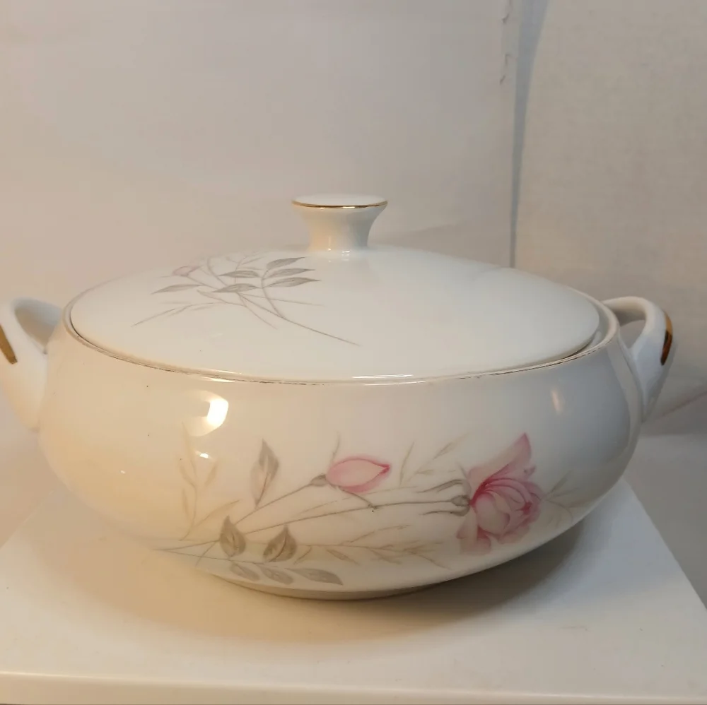 Camelot China American Rose 1655 Covered Vegetable Bowl